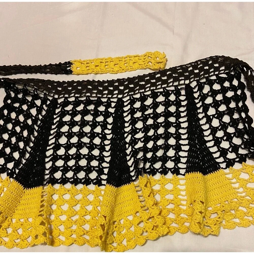 #5722 Womens Black and Yellow Crochet Half Hostess Apron